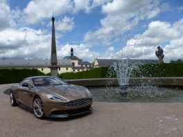 Aston Martin - Vanquish 