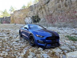 Ford Shelby GT-350R - Autoart 1:18